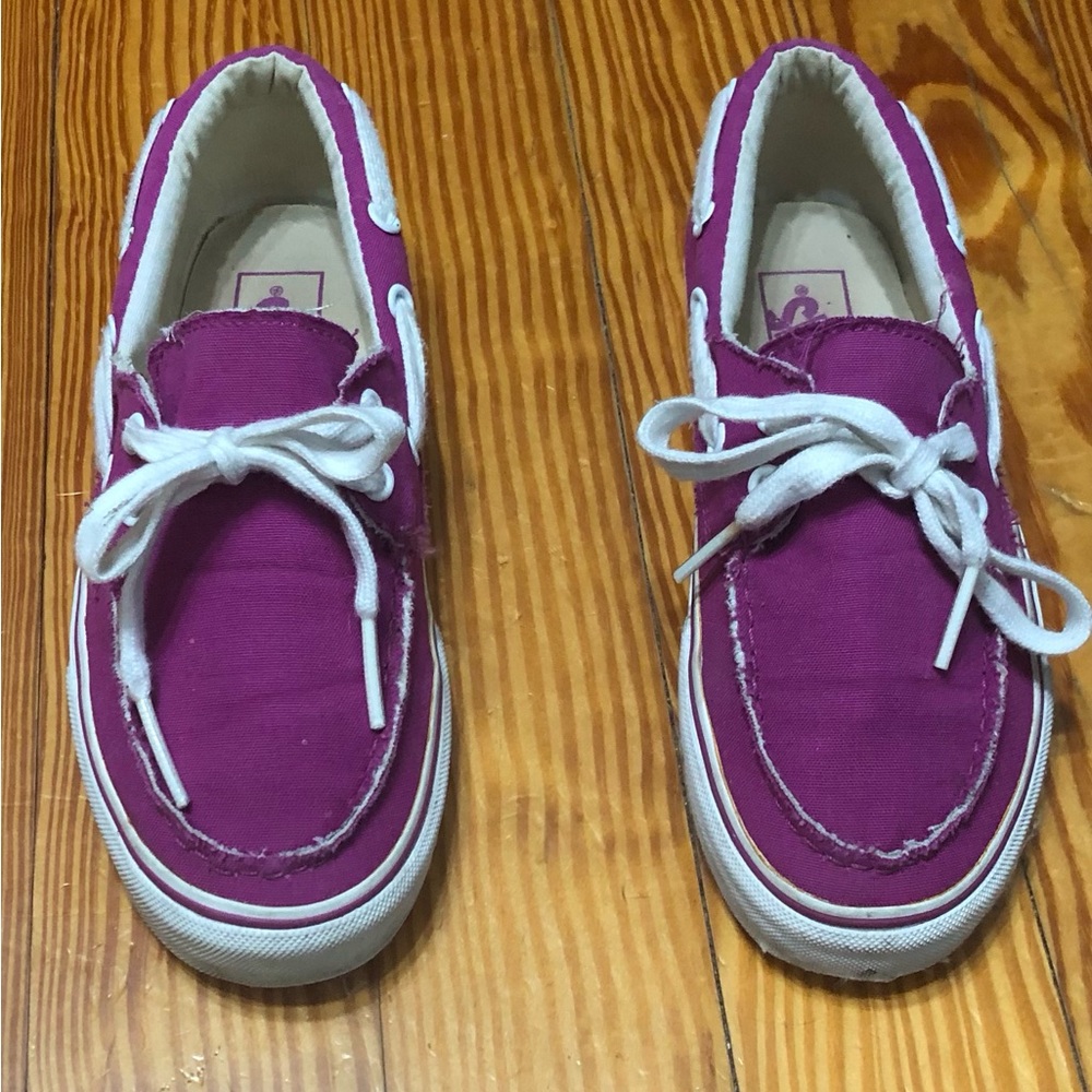 Vans Unisex purple Boat Shoes. Size women’s 6 Men’s 4.5
